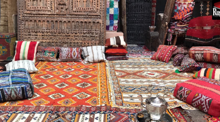 Examine the meaning and concept of patterns on carpets